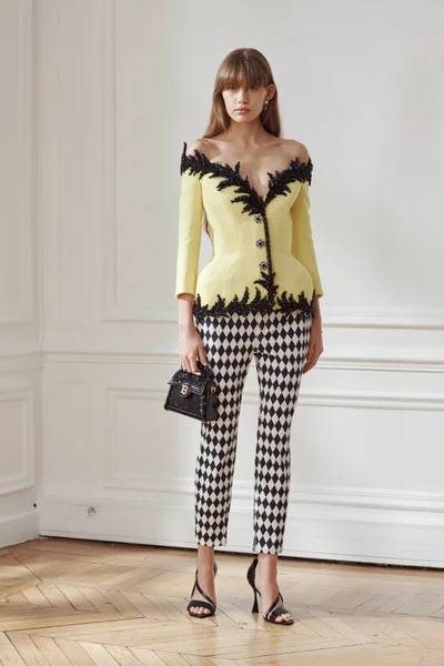 Look 16